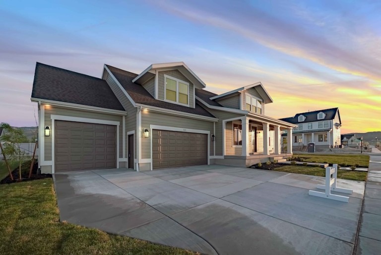 Beacon Pointe - Browning Colonial photo 2