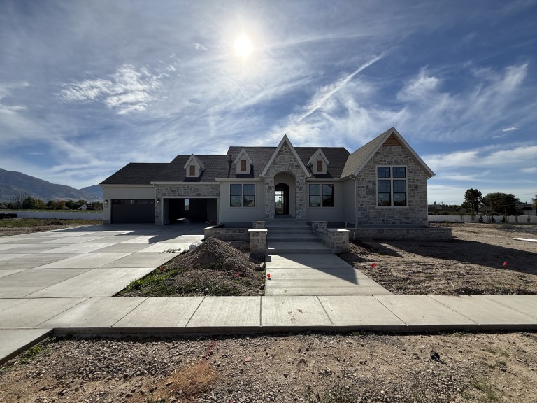 Lot 4: 1427 W Willow Brook Ln photo 1